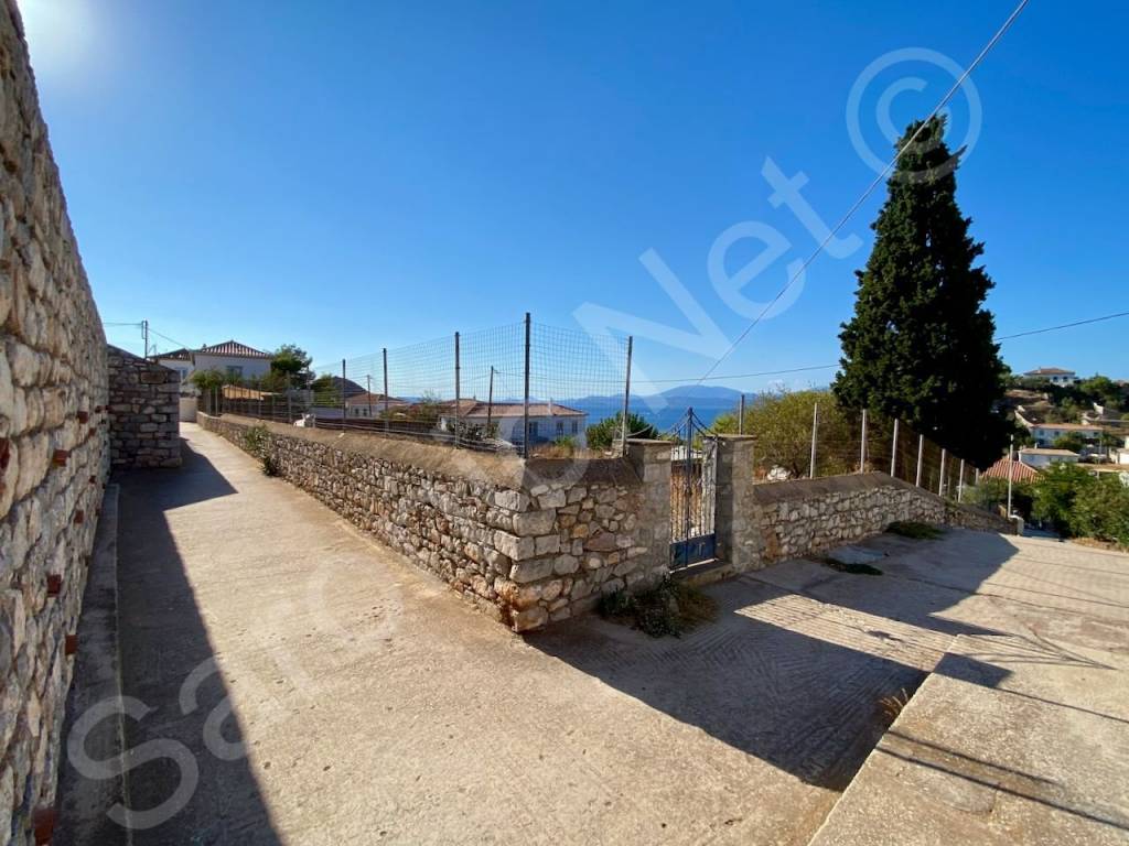 South East corner of 580 m2 Plot of land, for sale on Hydra