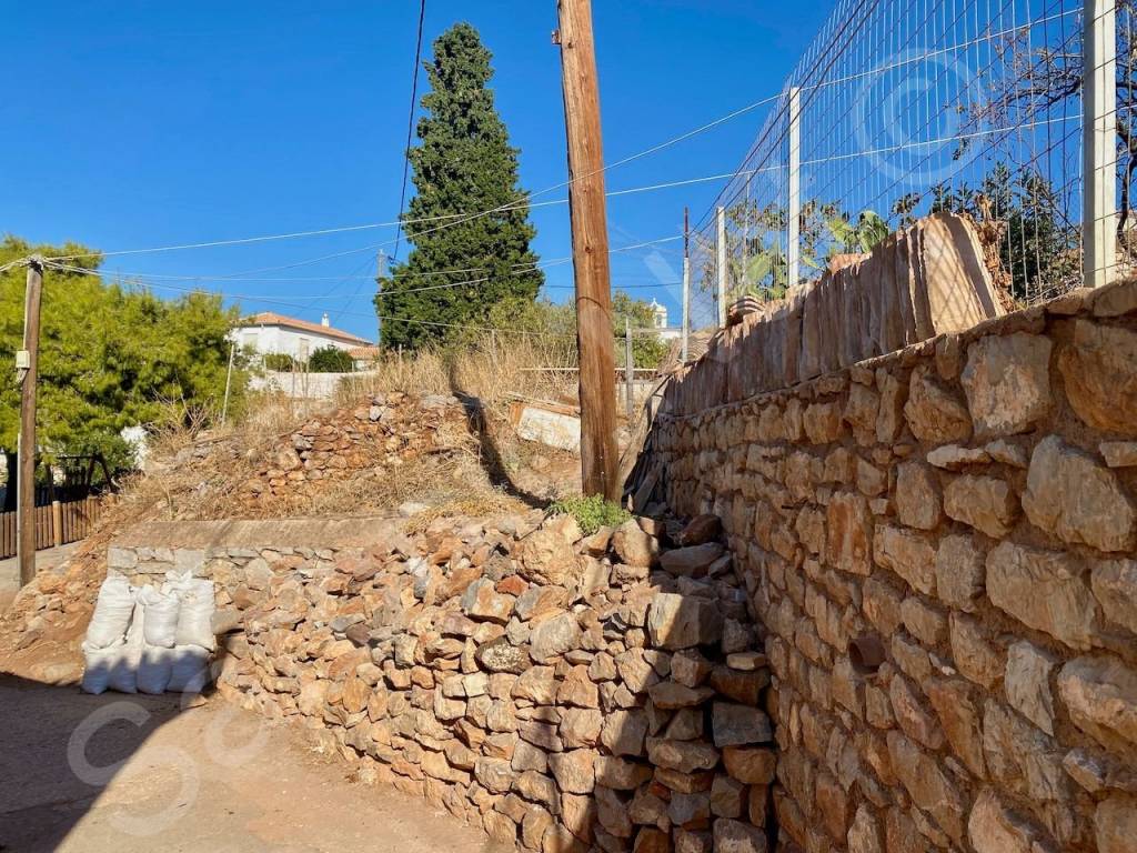 Multiple stone walls surround plot at Northwest corner.