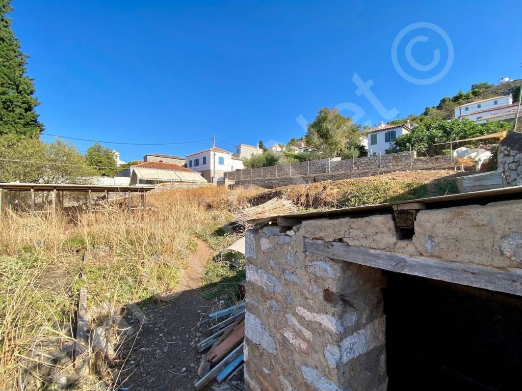 Stone ruin, looking up to houses of Kamini.