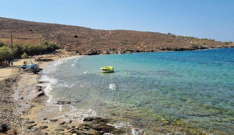 Άποψη παραλίας Σύρος / Syros beach view