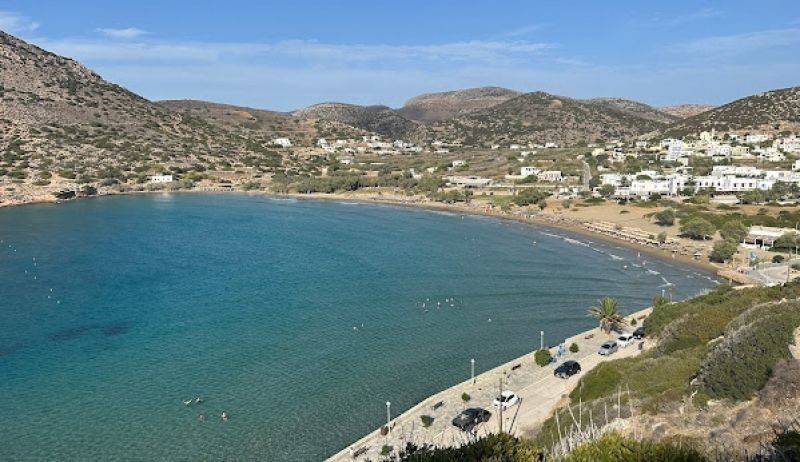 Άποψη παραλίας Σύρος / Syros beach view