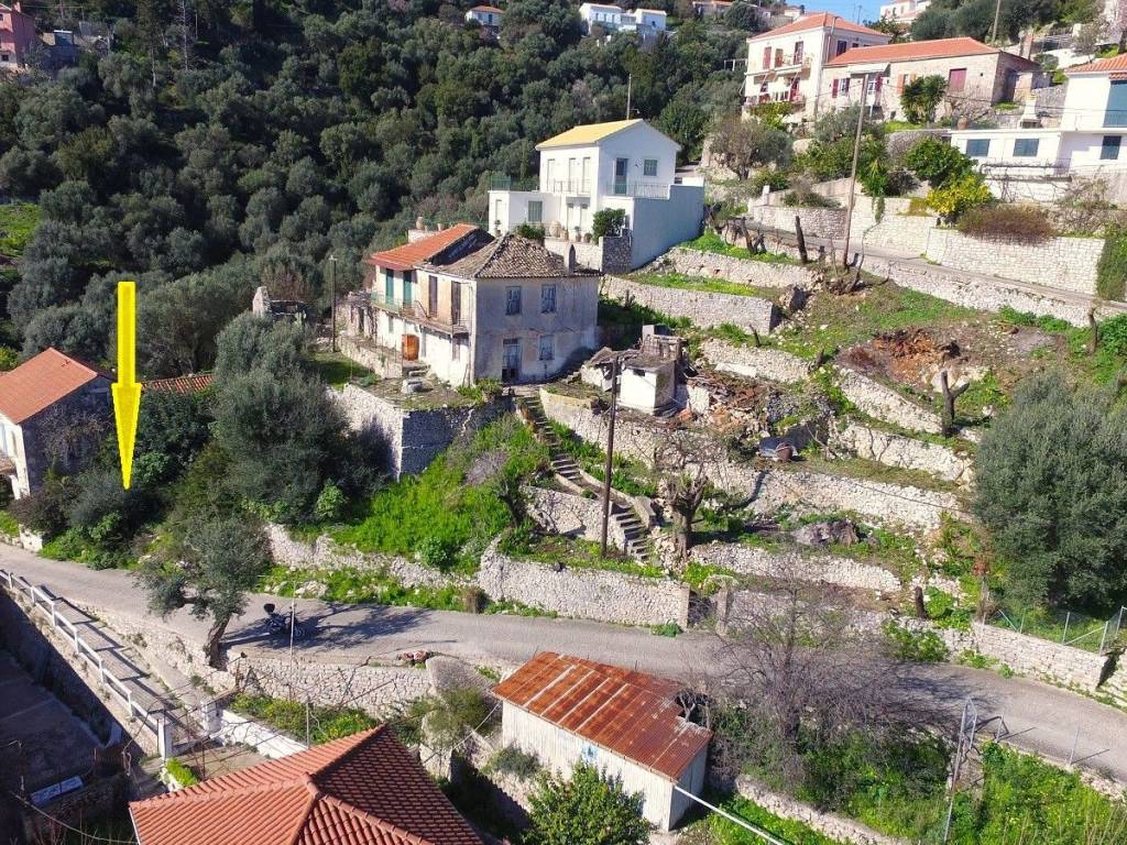 Aerial view and location of land