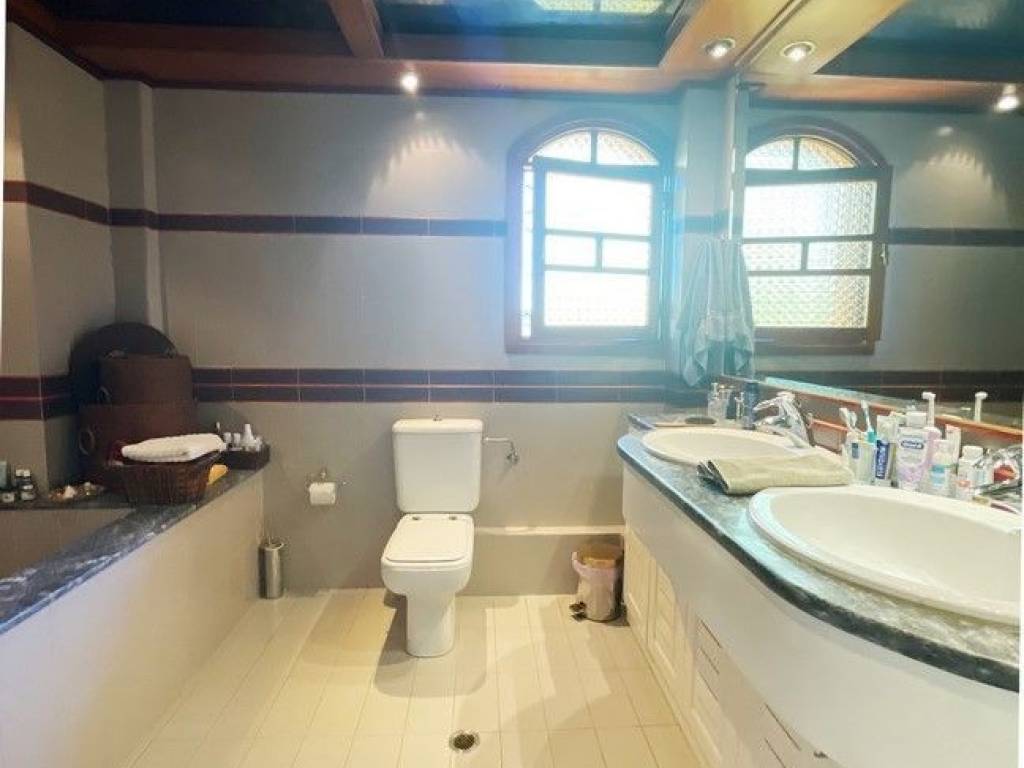 upper floor bathroom