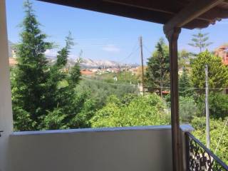 Θέα από τη βεράντα. 