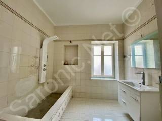 Main house ground floor bathroom (bath has now been tiled)