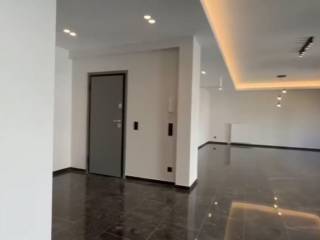 fully renovated, large 3rd floor apartment for sale