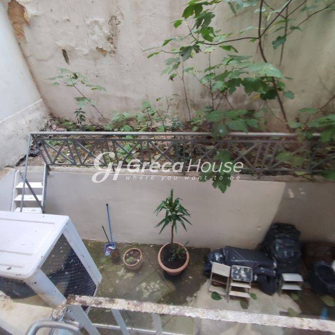 Building FOR RENT in Exarchia