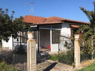 1 - Πωλείται 1-όροφη μονοκατοικία έκτασης 75 τμ στα περίχωρα.