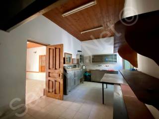 Ceramic floor tiles &amp; wood ceiling, to main room