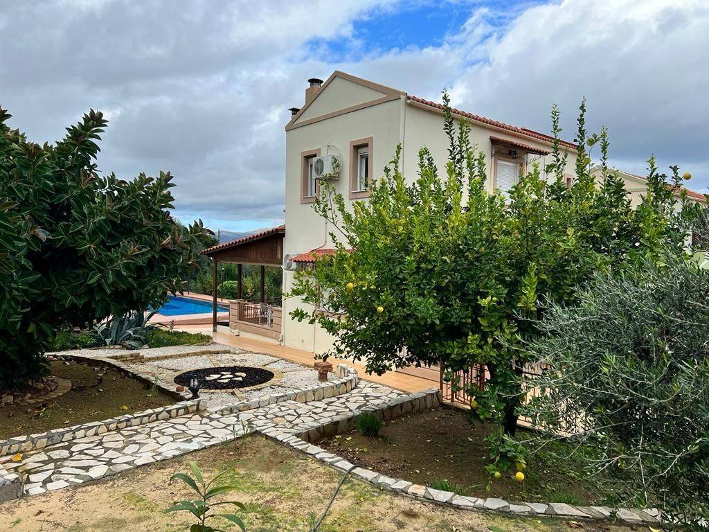 Seaview Villa for sale in Platanias Chania