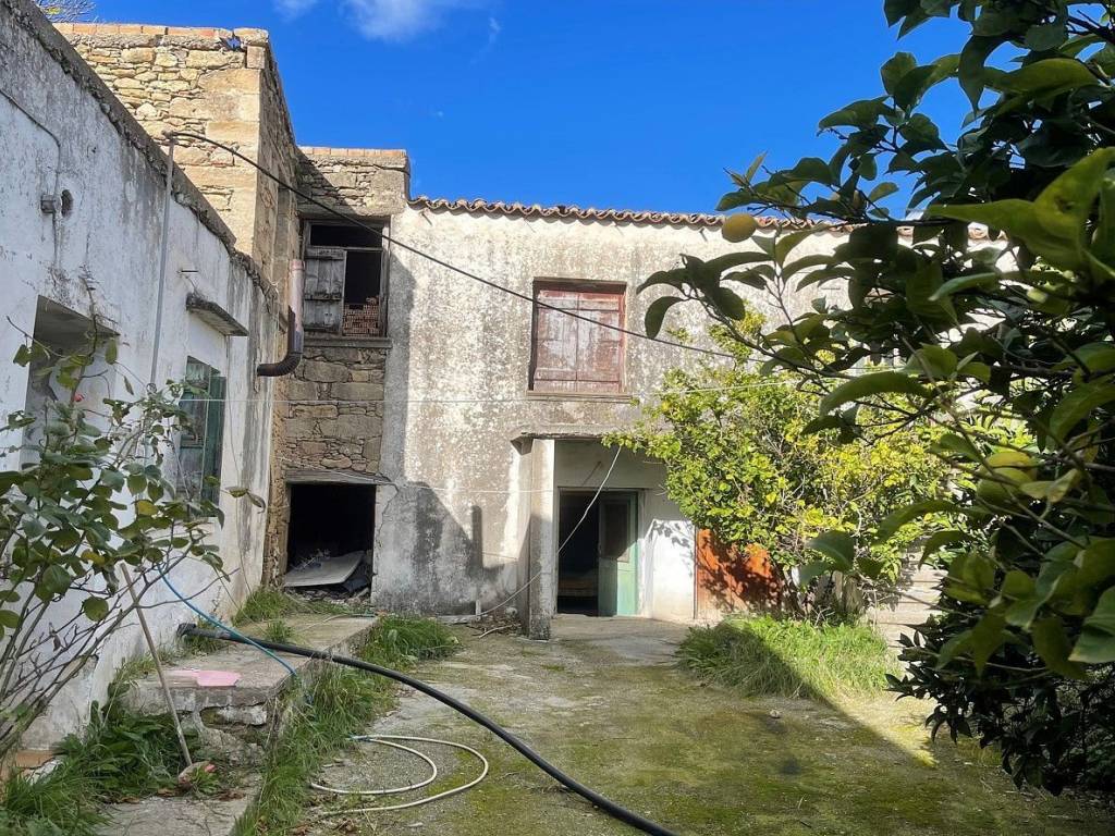 Buildings with 15 Rooms in Topolia Chania