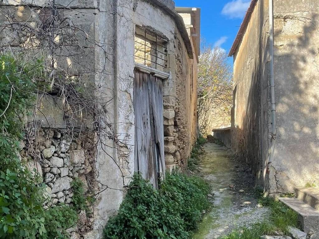 Buildings with 15 Rooms in Topolia Chania