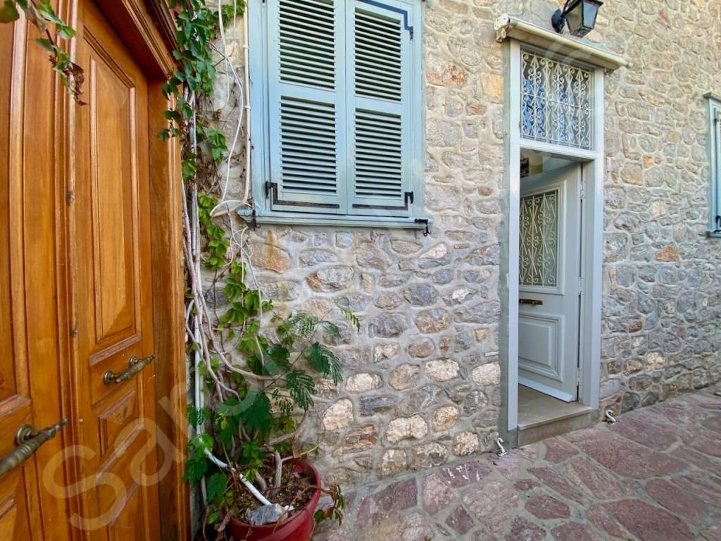 Guesthouse, east side entrance to reception