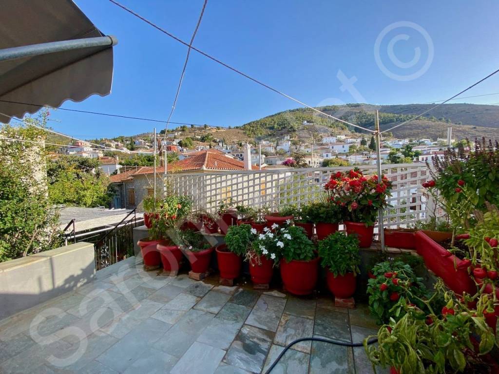 Mid-level terrace from kitchen, stairs to courtyard