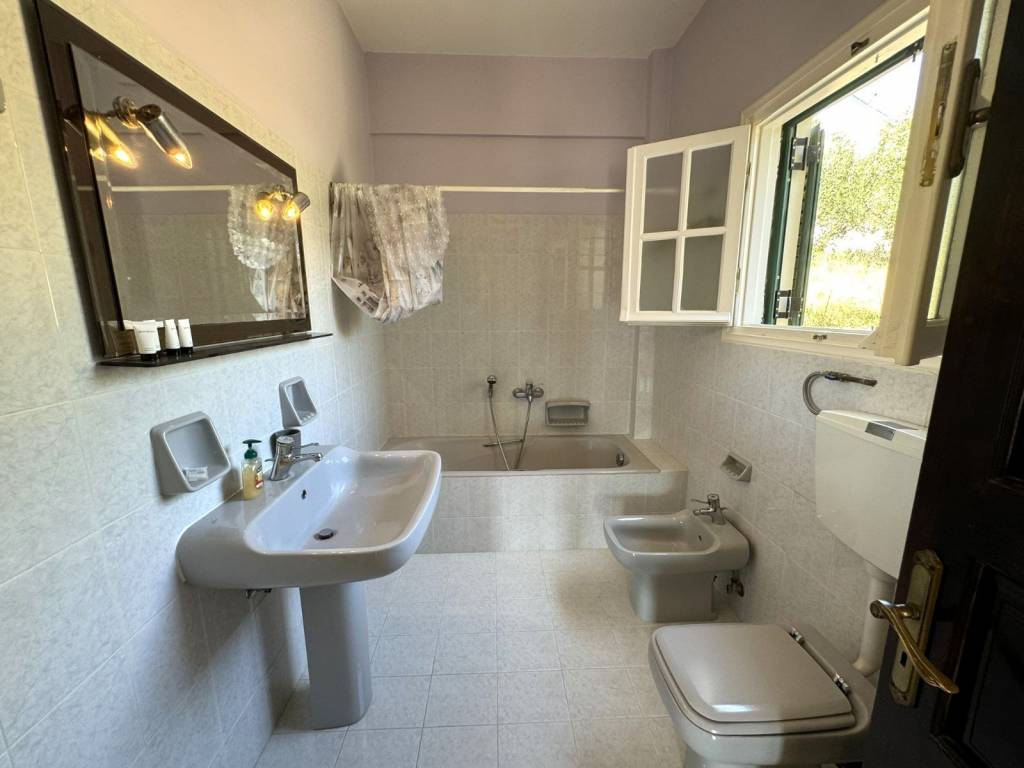 Ground floor bathroom