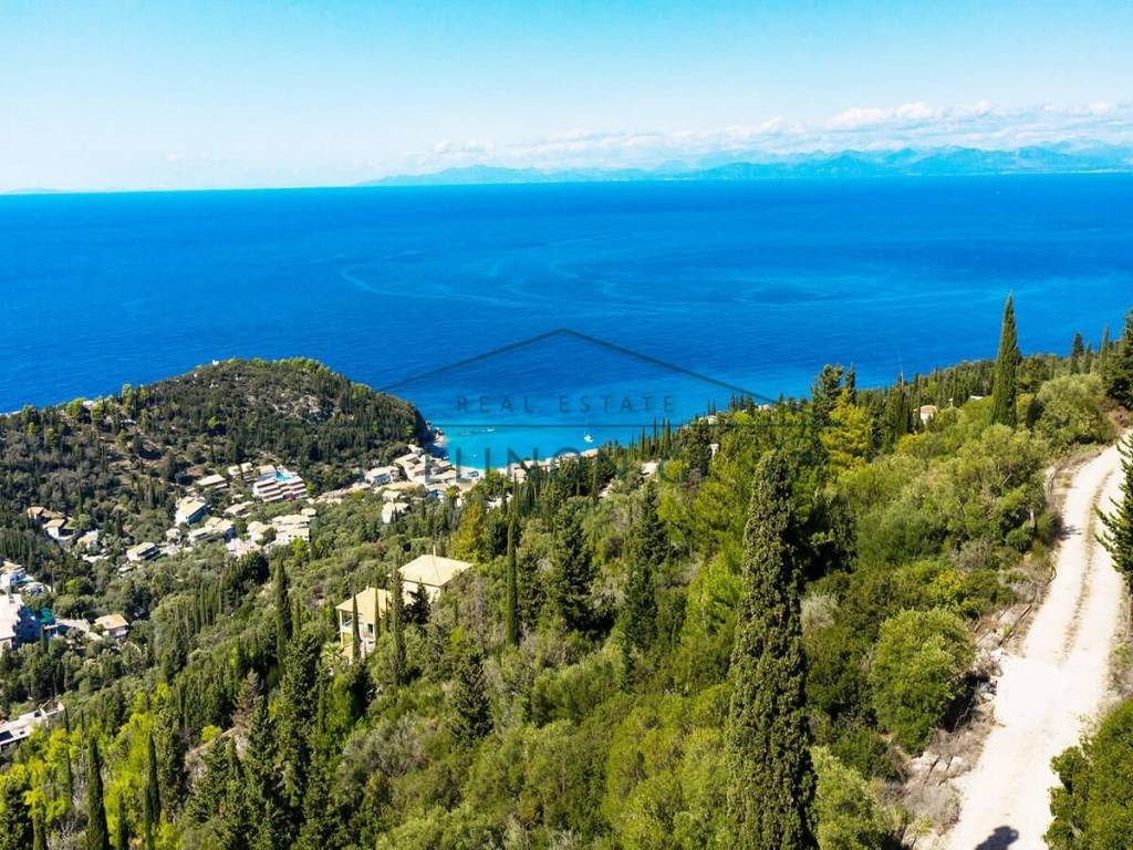 Η καταπληκτική θέα από το αγροτεμάχιο