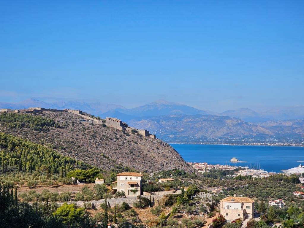 prime location in Nafplion, an even and buildable plot