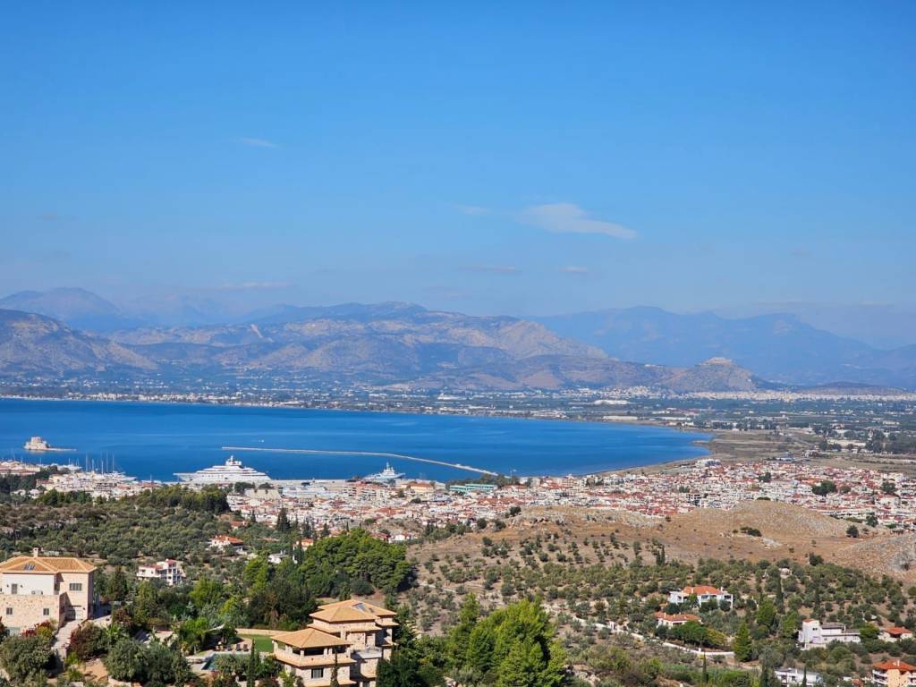 prime location in Nafplion, an even and buildable plot