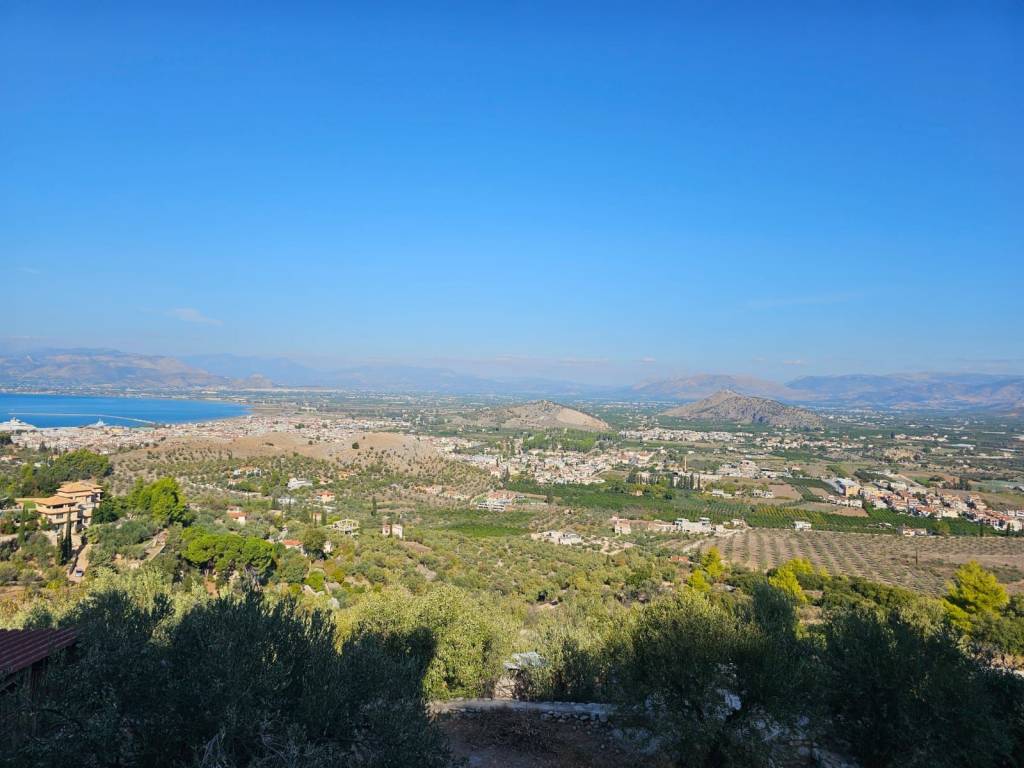 prime location in Nafplion, an even and buildable plot