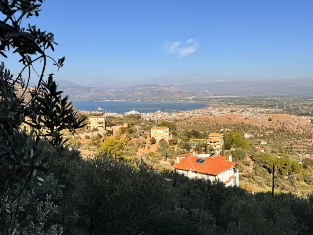 prime location in Nafplion, an even and buildable plot