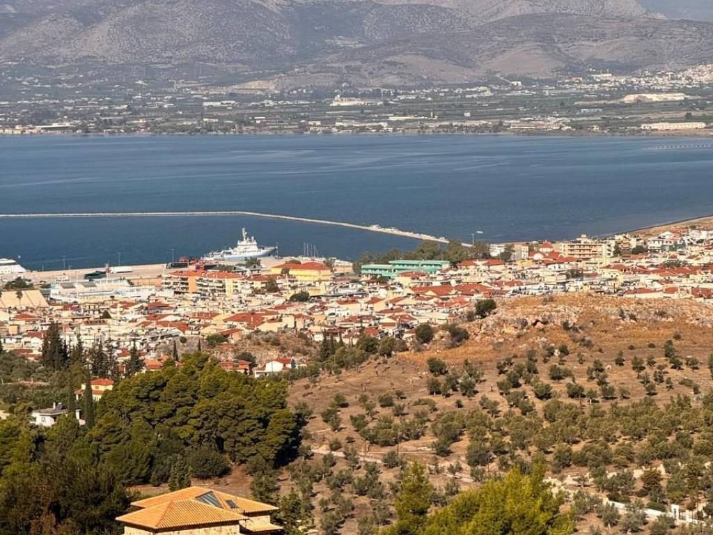 prime location in Nafplion, an even and buildable plot