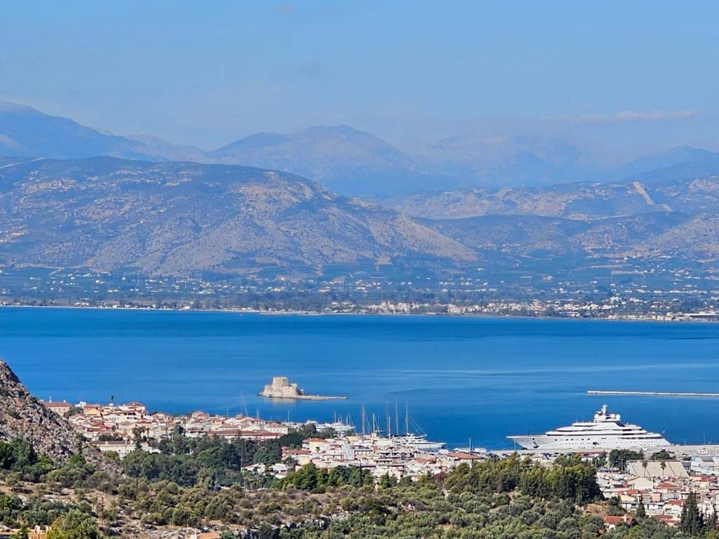 prime location in Nafplion, an even and buildable plot