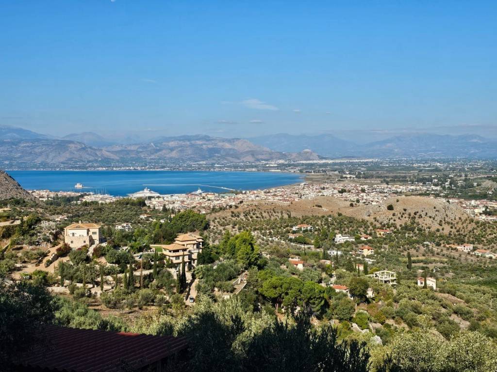 prime location in Nafplion, an even and buildable plot