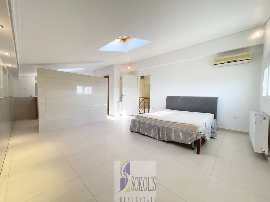 SPACIOUS MASTER BEDROOM WITH ENSUITE BATH