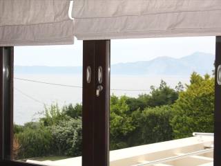 15 - Πωλείται 3-όροφη βίλλα έκτασης 493 τμ στην κεντρική Ελλ.