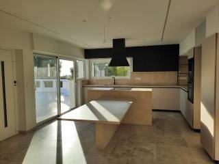 Amazing maisonette for rent in Vouliagmeni.