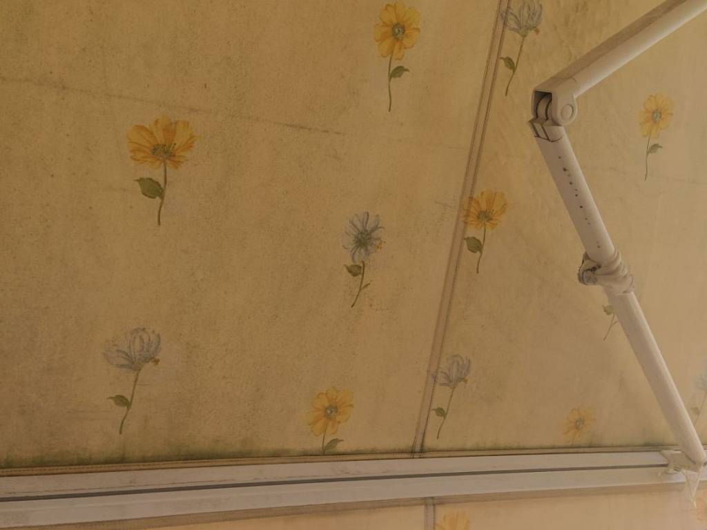 ΤΕΝΤΕΣ ΣΤΟ ΜΠΑΛΚΟΝΙ