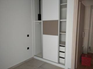 Bedroom wall built-in closet