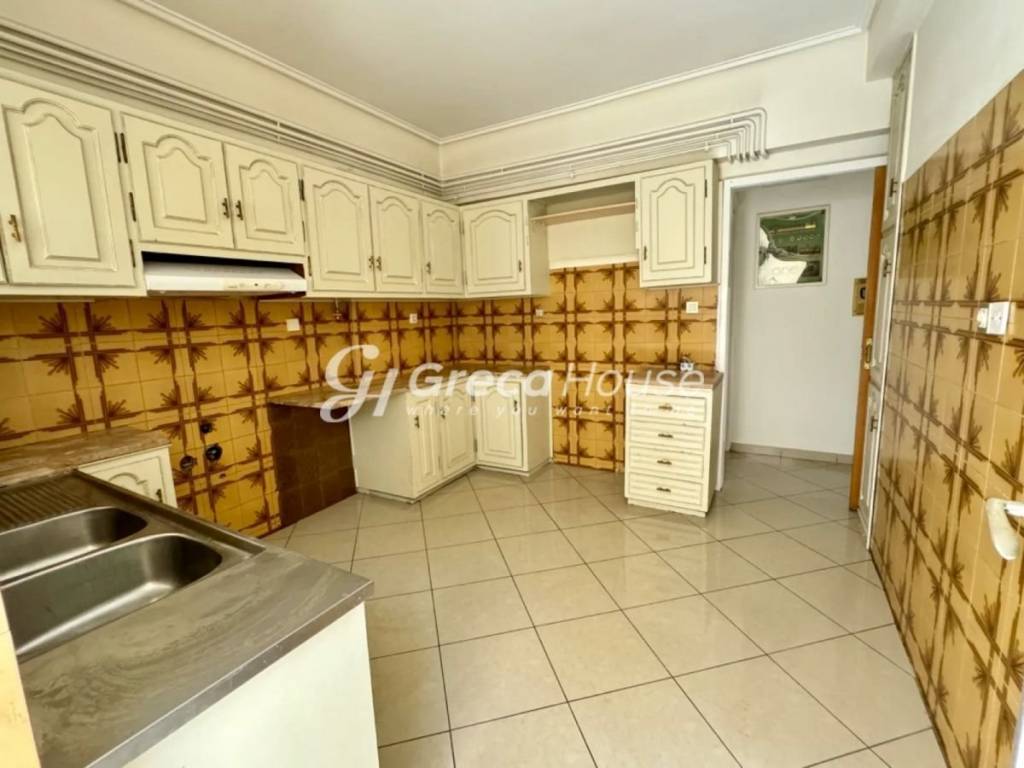 Large apartment for sale in Marousi