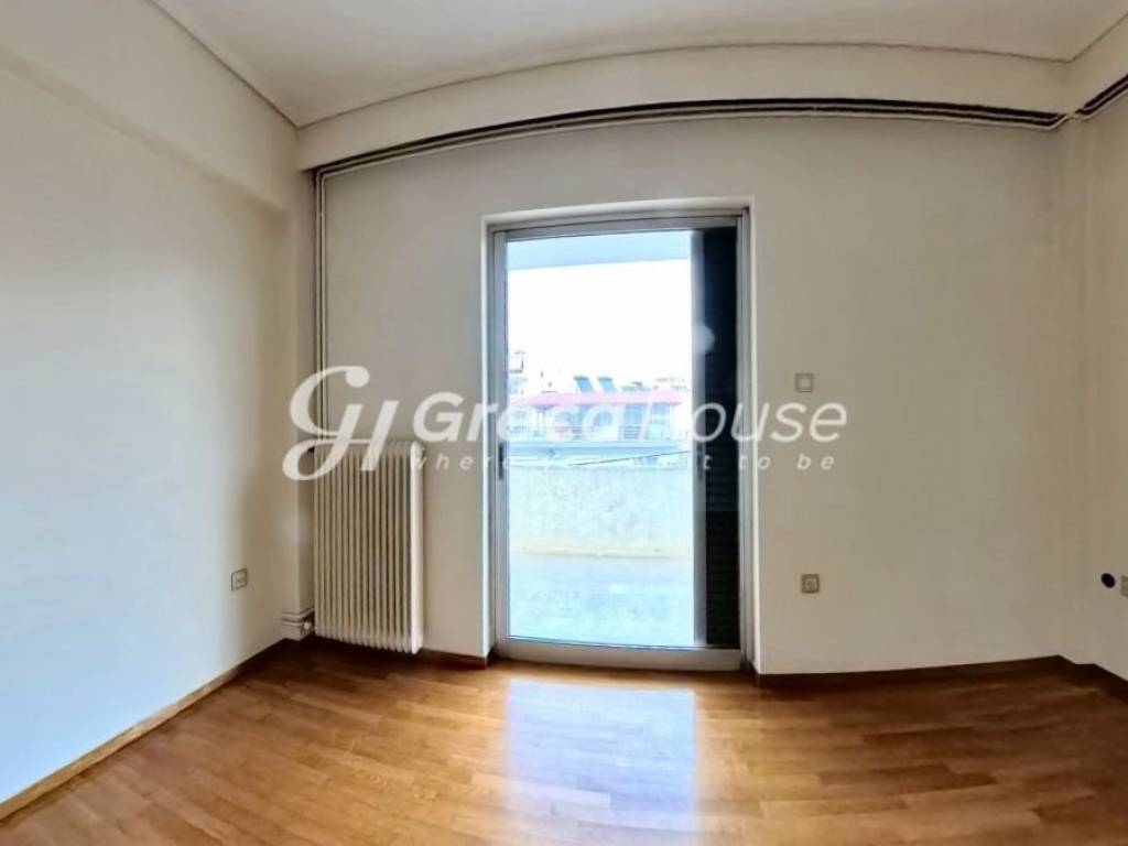 Large apartment for sale in Marousi