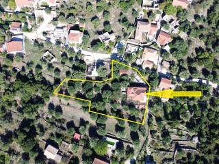 Aerial view with location and border of the property