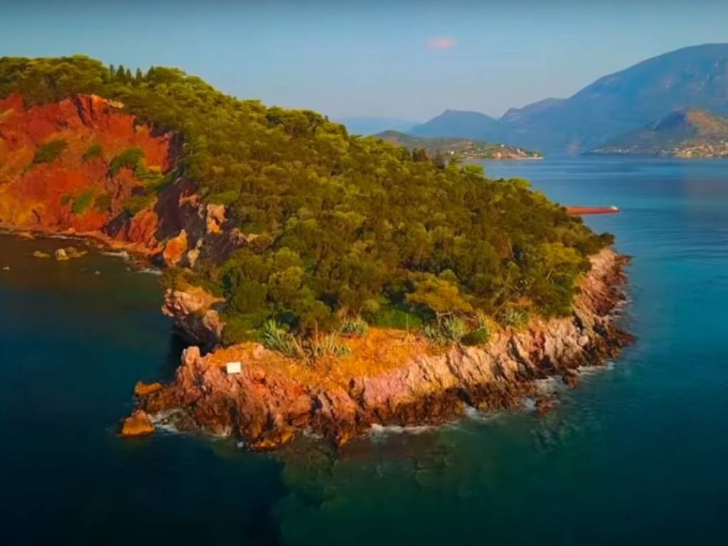 ΤΑ ΝΗΣΙΑ ΤΡΙΖΟΝΙΑ ΑΠΕΧΟΥΝ ΕΛΑΧΙΣΤΑ