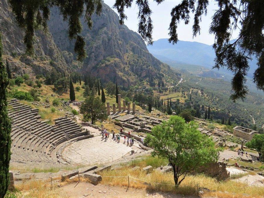 ΤΟ ΑΡΧΑΙΟ ΘΕΑΤΡΟ ΤΩΝ ΔΕΛΦΩΝ