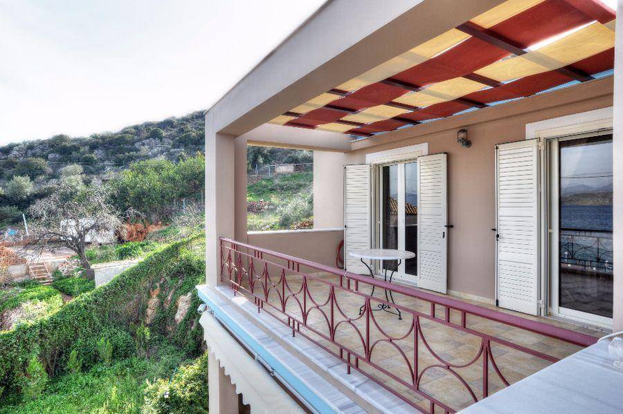 Wonderful and unique villa with panoramic views and access t