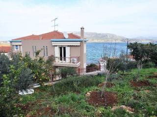 Wonderful and unique villa with panoramic views and access t