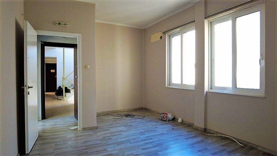 BACK OFFICE,VIEW TO THE EXIT