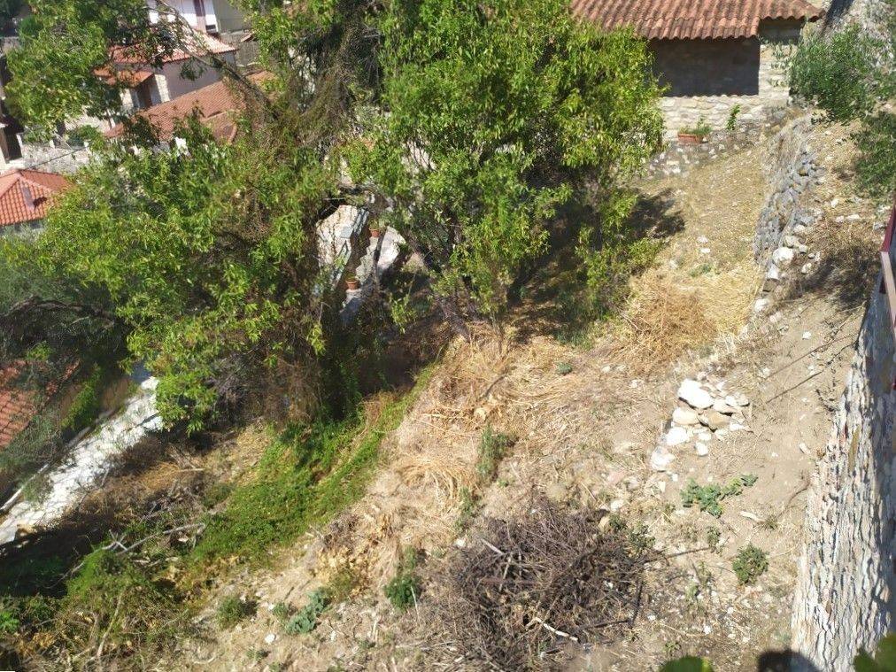 STO KENTRO TES NAYPAKTOY