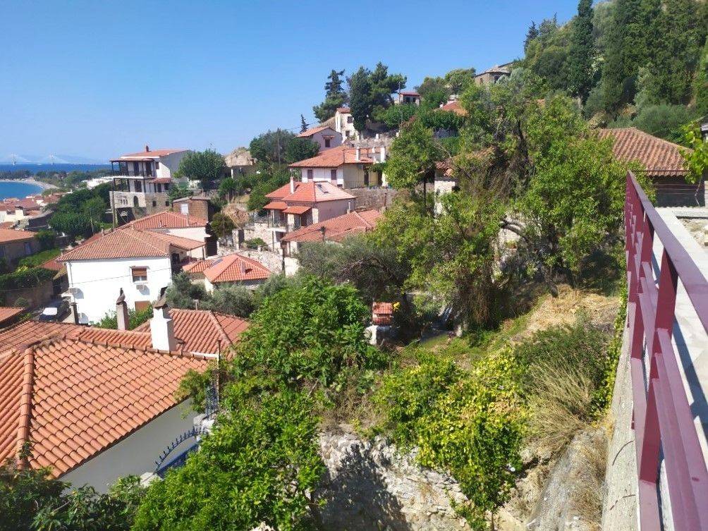 STON PARADOSIAKO OIKISMO TOY KASTROY