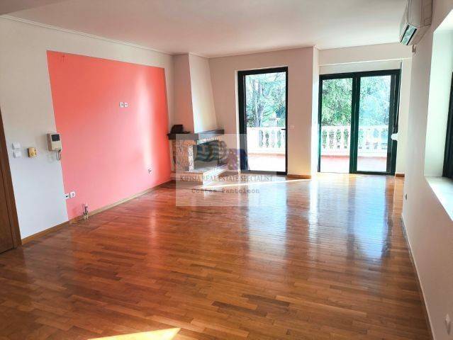 LIVING ROOM WITH FIREPLACE