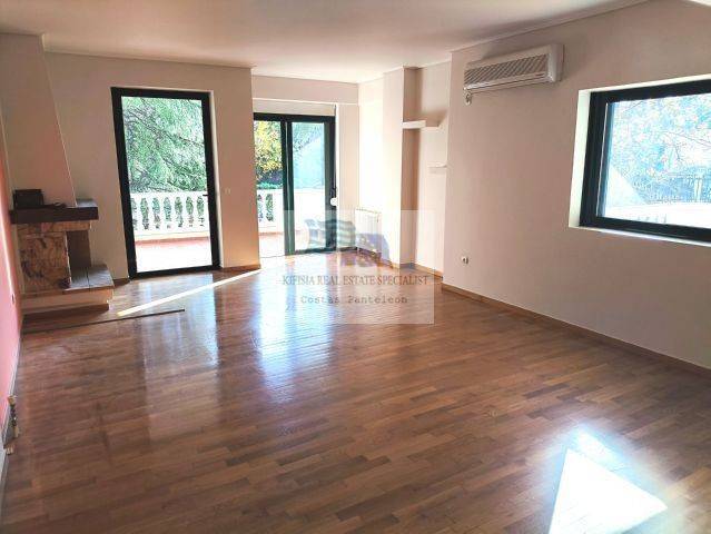 LIVING ROOM WITH FIREPLACE