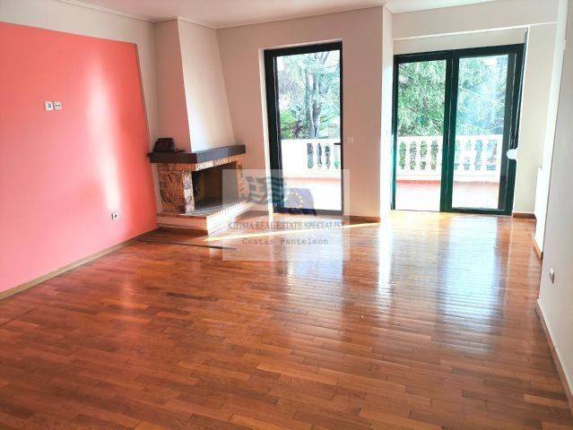 LIVING ROOM WITH FIREPLACE