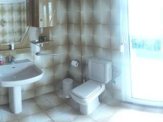 Κυρίως μπάνιο με μπαλκονόπορτα