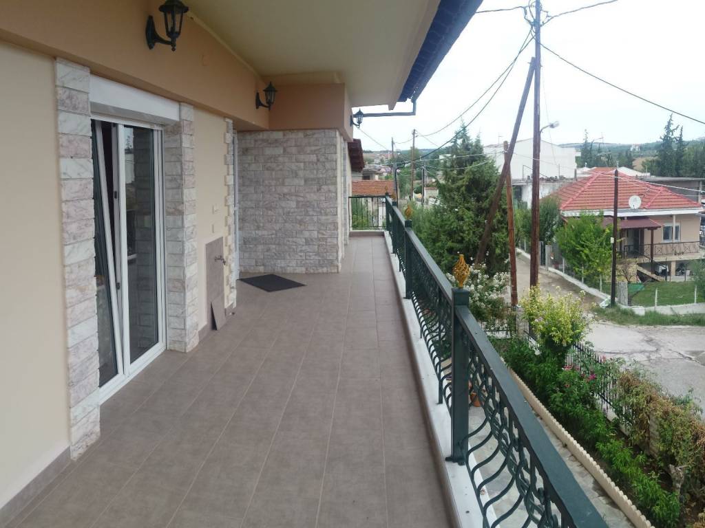 Μπαλκόνι εμπρός