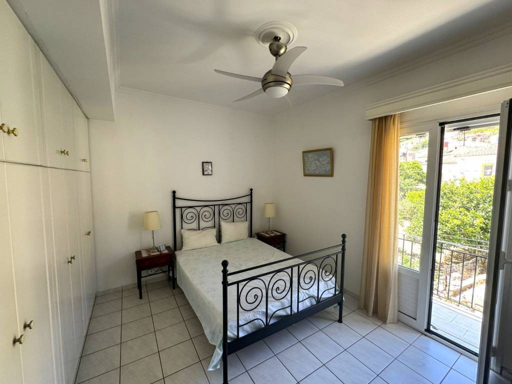 Double bedroom with balcony