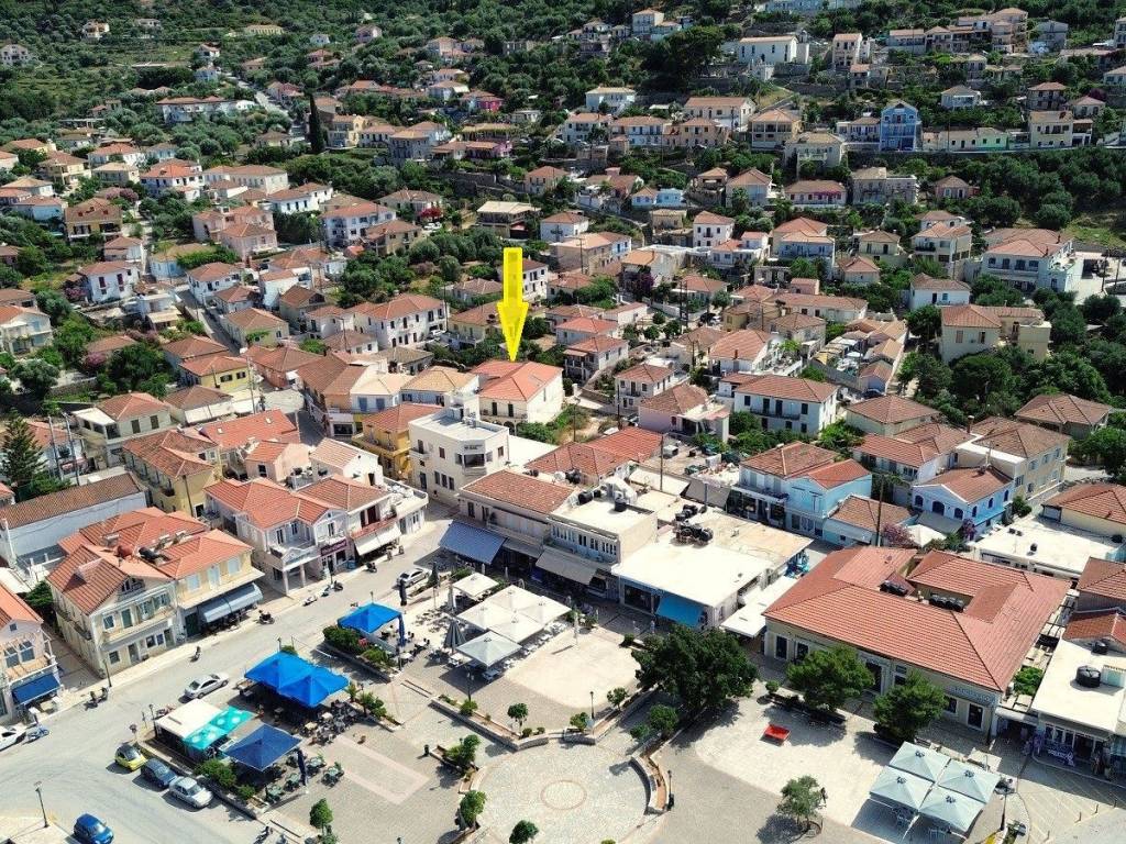 Aerial view and location of the house