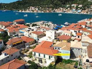 Aerial view and location of the house